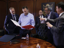 GOBERNADOR RECIBE A EJECUTIVOS DE HUAWEI.