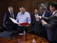 GOBERNADOR RECIBE A EJECUTIVOS DE HUAWEI.