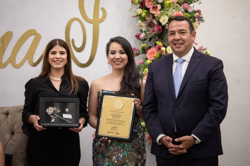 Encabezan Roberto Cabrera y Gina Sánchez la premiación de los LIV Juegos Florales San Juan del Río 2026.