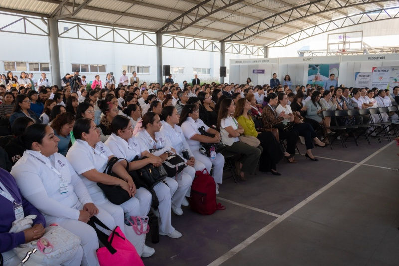 Asimismo, enfatizó que los sistemas de salud enfrentan importantes desafíos, entre ellos el fortalecimiento de la seguridad de los pacientes.