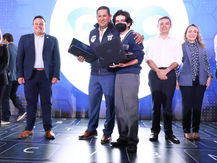 ENTREGA GOBERNADOR MÁS COMPUTADORAS EN BENEFICIO DE LA JUVENTUD.