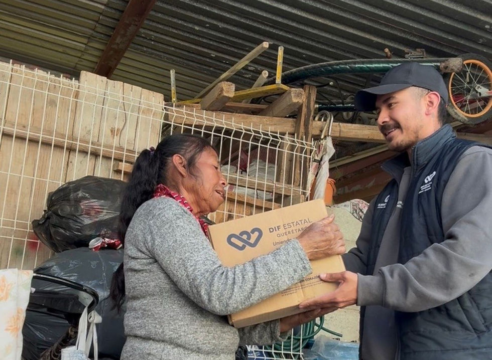 Se han entregado un total de 17,907 despensas, llevándolas directamente hasta la puerta de cada hogar, este esfuerzo ha llegado a los 18 municipios del estado.