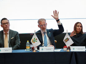 PRESIDE MARCO DEL PRETE ASAMBLEA DE LA AMSDE.