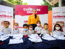 INDIRA INICIÓ ENTREGA DE MÁS DE 118 MIL UNIFORMES GRATUITOS A ESTUDIANTES DE LOS TRES NIVELES.