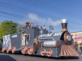 ENCABEZA MAURICIO KURI DESFILE CON MOTIVO DEL CXV ANIVERSARIO DE LA REVOLUCIÓN MEXICANA.
