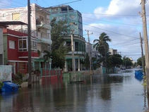 Frente frío provoca fuertes inundaciones en La Habana.