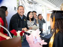 Roberto Cabrera asiste a graduaciones de primarias en San Cayetano y Laguna de Vaquerías.