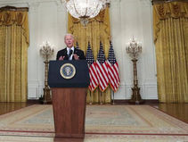 Biden se rodeó de sus leales para sentenciar Afganistán.