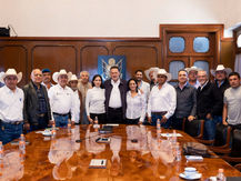 SOSTIENE MAURICIO KURI ENCUENTRO CON PRODUCTORES DE MAÍZ.