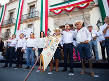 RECIBIÓ EL GOBERNADOR A INTEGRANTES DE LA CABALGATA HISTÓRICA DE LA CONSPIRACIÓN IGNACIO PÉREZ.