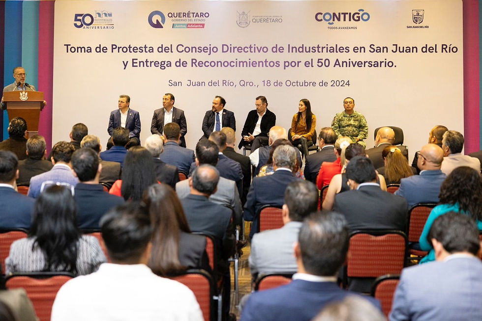 Especificó que San Juan del Río ha sido también recipiente de muchos proyectos de inversión, donde están impulsando al pequeño empresario, al que tiene un sueño, que tiene una idea a través del Instituto Querétaro del Emprendedor y de la innovación; y desde la SEDESU también se impulsa a las Pymes que se traduce en más empleos para las y los sanjuanenses.