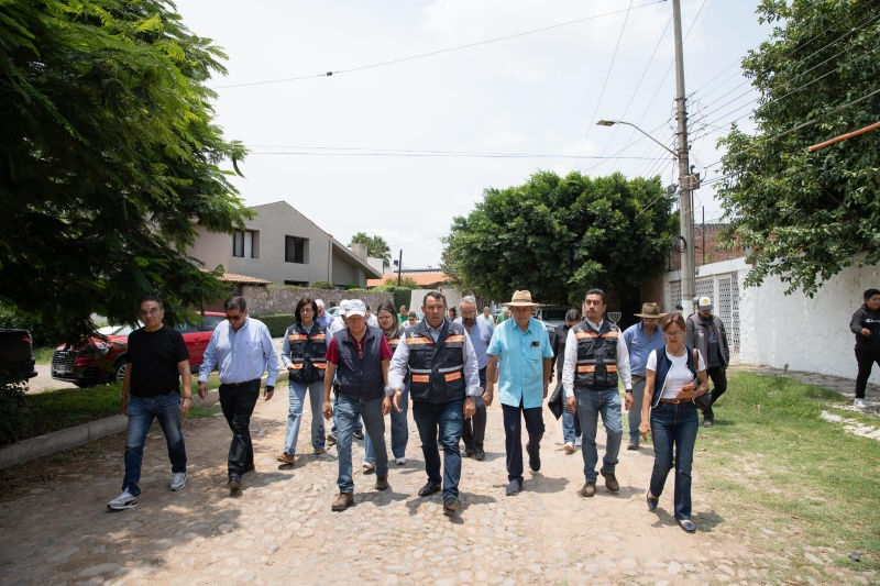 Roberto Cabrera Valencia, lleva a cabo obras para rehabilitar las calles Rafael Ayala, ubicada en el Centro Histórico, y Cadereyta, en el fraccionamiento Vegas del Río.
