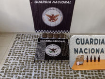 Decomiso importante de la Guardia Nacional de drogas, armas y tomas clandestinas.