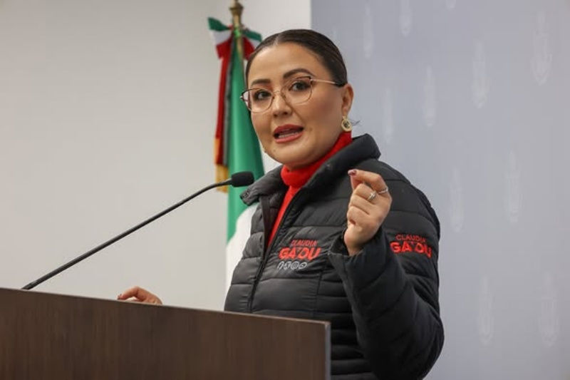 Claudia Díaz Gayou, presentó la iniciativa de reforma al artículo 2 de la Constitución Política del Estado de Querétaro para incorporar expresamente la protección de las personas defensoras de derechos humanos y periodistas.