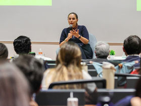 ENCABEZA MARTHA SOTO FORO LIDERAZGO Y TRAYECTORIA.