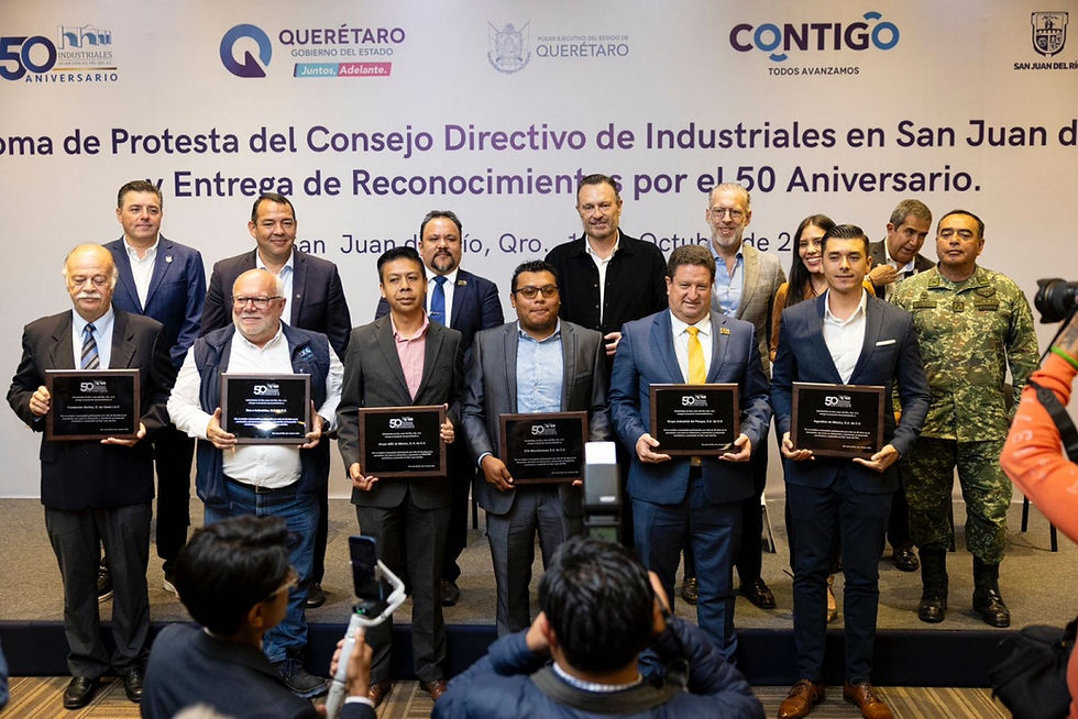 El gobernador, Mauricio Kuri González, tomó protesta a los integrantes del Consejo Directivo de Industriales de San Juan del Río, que preside Jesús Herrera García, acto que se celebró en el marco de la conmemoración por el 50 aniversario del organismo.