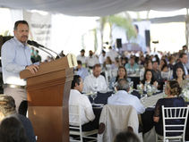 REFRENDA GOBERNADOR COMPROMISO CON EL SECTOR SALUD.