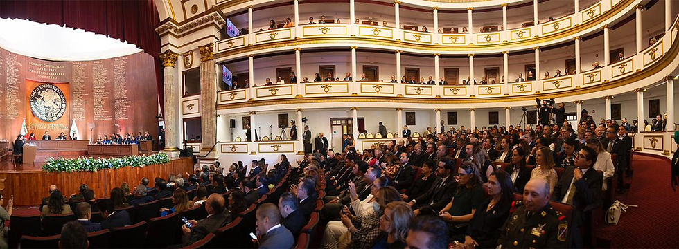 El Gobernador de Querétaro resaltó que nunca una administración había invertido tanto en obra pública: más de 10 mil millones de pesos en obras para los 18 municipios. A esto, dijo, debe agregarse la inversión histórica en macroproyectos, como el Paseo 5 de Febrero, o las redes de transmisión de energía.