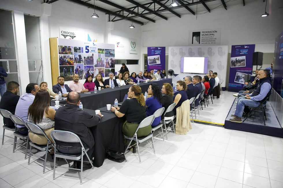 El alcalde resalta la importancia del programa institucional en una reunión que fomenta el diálogo directo con la comunidad, reuniendo a funcionarios y ciudadanos para discutir avances y necesidades.