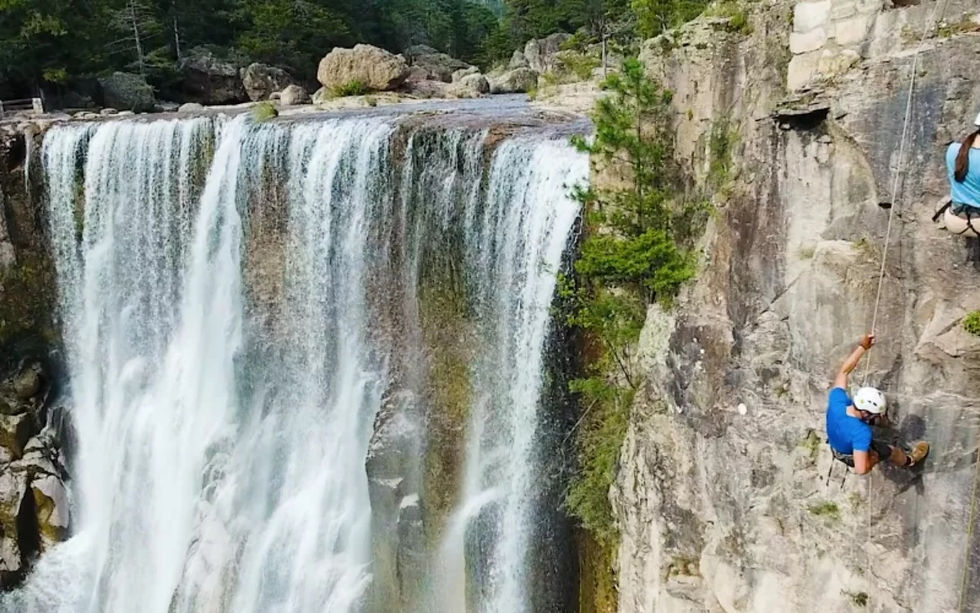 La Secretaría de Turismo informó que el proyecto, tiene como objetivo promover los principales atractivos de los diferentes municipios durante el periodo vacacional de verano, como parte de la campaña “Chihuahua es para Ti ¡Conócelo!”