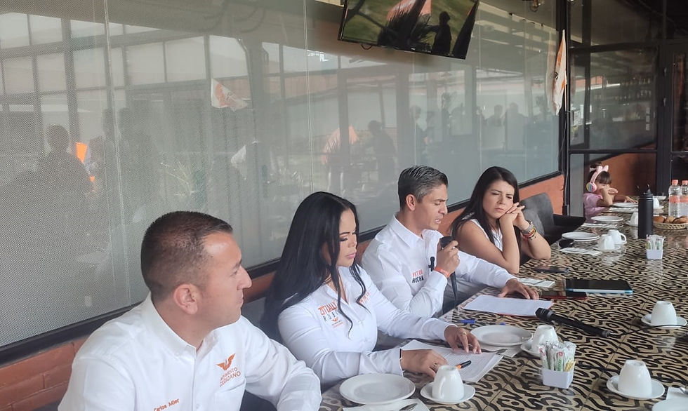 Como moderador y presentador fungió Carlos Mier, quien presentó a los candidatos expresando que uno de los puntos importantes respecto a la seguridad es que se debe de cuidar a los que nos cuidan (policías), principalmente ver las necesidades como humanos, las carencias que tienen, como la prestación del seguro social entre otras, reconociendo que en sí, la seguridad en el estado no esta mal, pero se requiere ver las necesidades principales de los elementos como seres humanos.