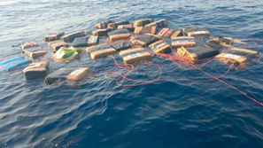 EN AGUAS DEL GOLFO DE TEHUANTEPEC, LA MARINA ASEGURA DOS TONELADAS DE COCAÍNA.