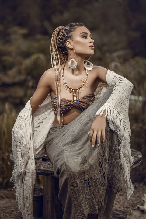 make-up: Sarah DG
hair: Nathalie
styling: Gaëlle
jewellery: Gaëlle
model: Nathalie Segers
photo: Wim Vanderwegen
theme: tropics