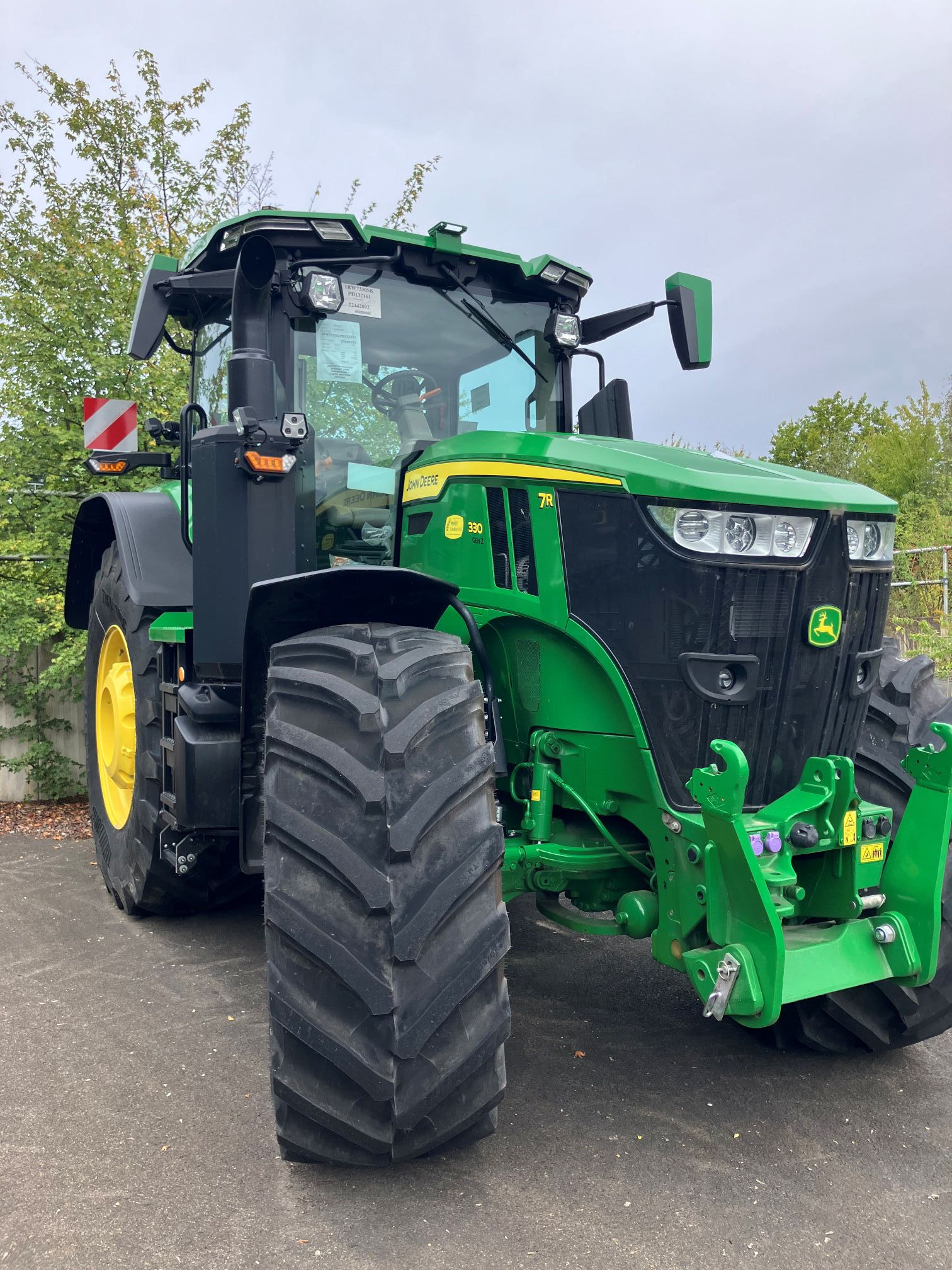 John Deere Traktor 7R330 Lagermaschine