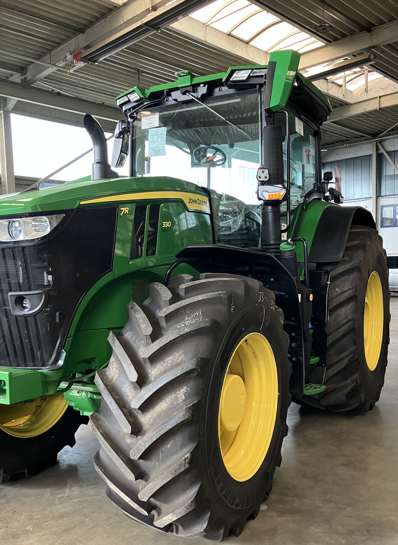 John Deere Traktor 7R330 Lagermaschine