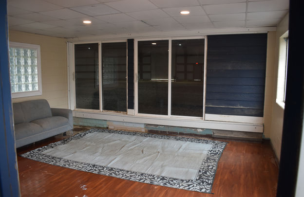19. Viewing Room Interior (1071).JPG