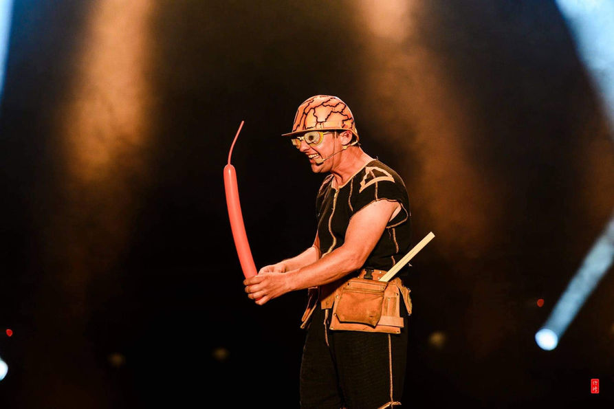 ISOTAUPE SPECTACLE COMPAGNIE MOZZ CLOWN INTERACTIF