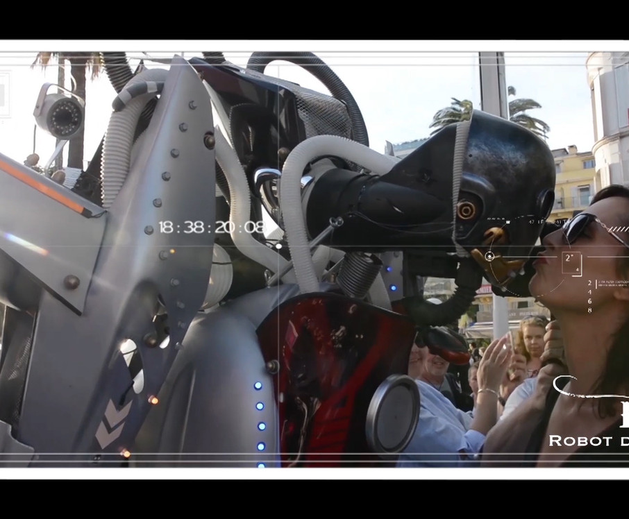 Docteur MOZZ robot RM3 RM3.0 show robotic spectacle giant magie magicien Disneyland Paris Monaco festival de cannes
