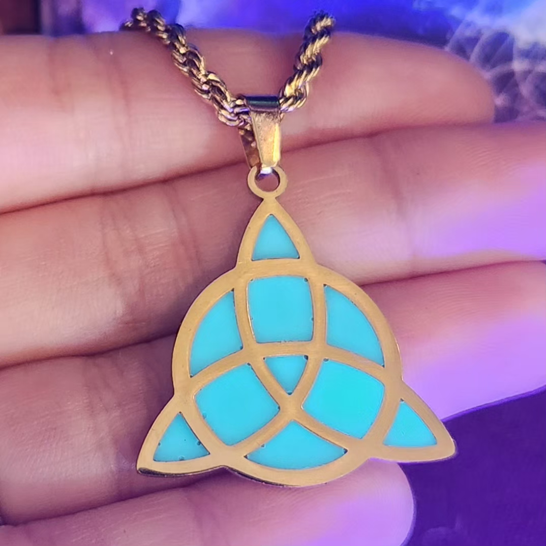 Golden Celtic Knot - Glow in The Dark Necklace 