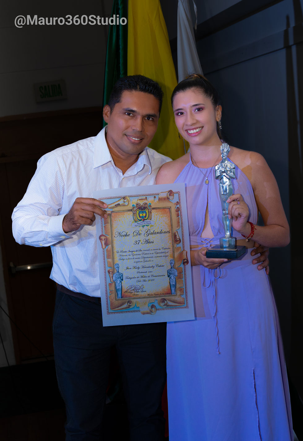 Denis mujer de paz, Mujer del Año Dng-12