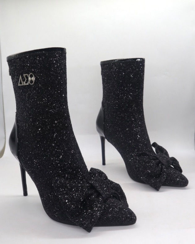 ΔΣΘ Boots  with a bow 