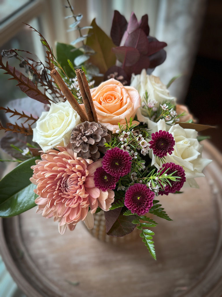 Louisville, KY 40241 East End Rustic, upscale flowers. Arrangements for delivery or pickup. Luxury flowers. Artisan blooms. Gorgeous flower arrangements for Louisville, KY. Kentucky Blooms.