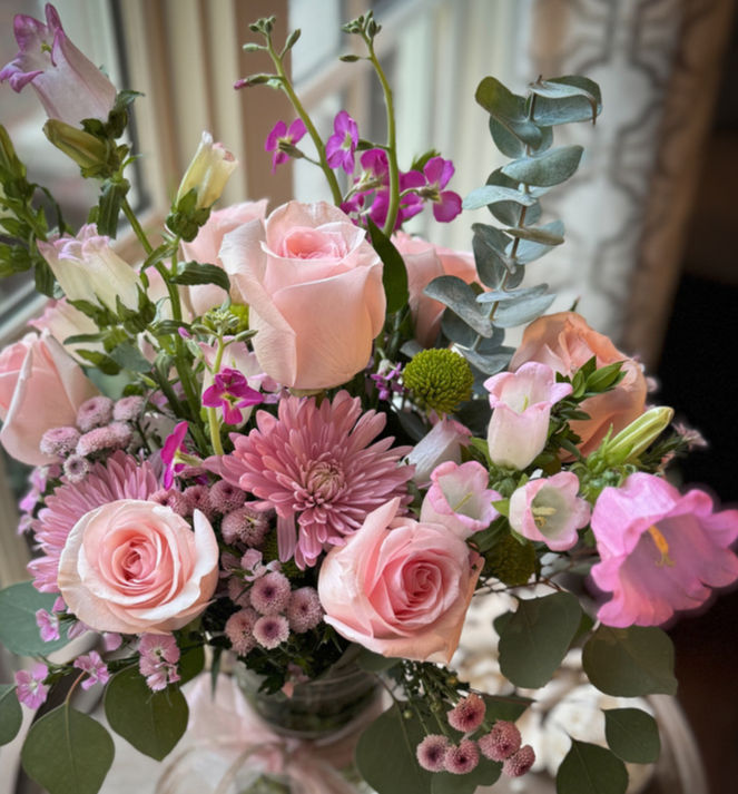 Louisville, KY 40241 East End Rustic, upscale flowers. Arrangements for delivery or pickup. Luxury flowers. Artisan blooms. Gorgeous flower arrangements for Louisville, KY. Kentucky Blooms.