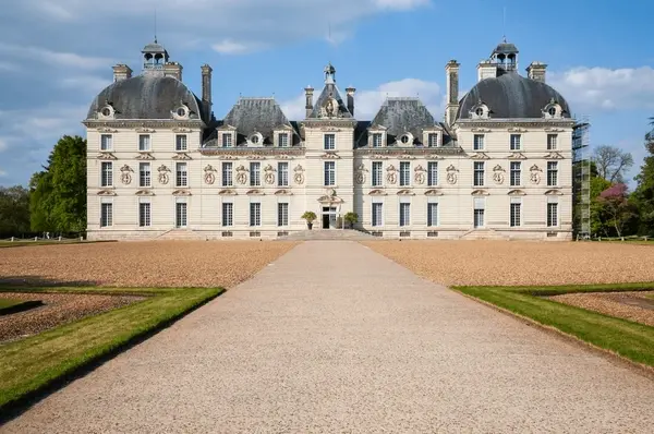cheverny-france-april-18-2014-600nw-2687725157.jpg.webp