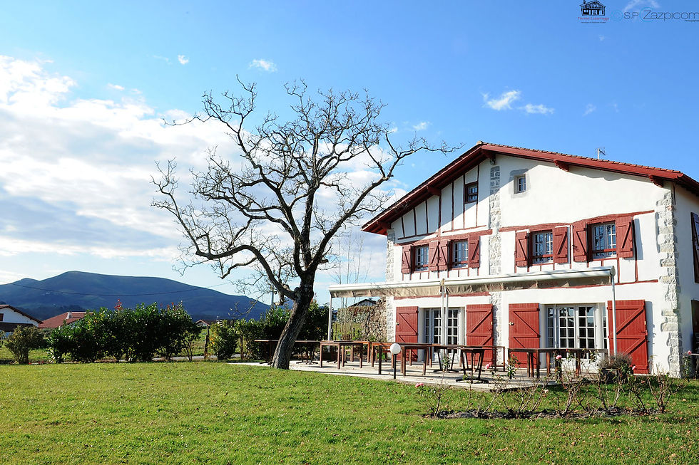 lizarraga-terasse-restau-urrugne.jpg