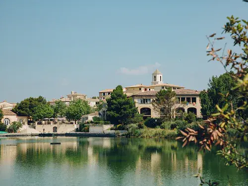 village pont royal en provence.webp
