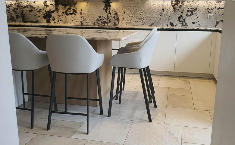 Pose d’une cuisine sur mesure moderne dans une maison à Évreux

Installation complète d’une cuisine équipée avec électroménager à Évreux 27

Montage d’un meuble de cuisine design avec rangements intégrés à Évreux

Pose d’un plan de travail en quartz dans une cuisine contemporaine à Évreux

Installation d’une cuisine ouverte avec îlot central dans l’Eure

Meuble de cuisine laqué blanc installé dans une cuisine moderne à Évreux

Aménagement d’une cuisine fonctionnelle avec rangements sur mesure à Évreux

Cuisine équipée avec façades bois et grande crédence décorative à Évreux

Cuisine design avec meubles suspendus et éclairage LED intégré à Évreux

Cuisine haut de gamme aménagée avec tiroirs et colonnes sur mesure 27

Décoration de cuisine moderne avec crédence en faïence à Évreux

Cuisine décorée avec éclairage LED et couleur taupe dans l’Eure

Ambiance chaleureuse dans une cuisine en bois clair à Évreux

Crédence décorative installée dans une cuisine contemporaine à Évreux

Décoration murale tendance dans une cuisine aménagée à Évreux 27

Cuisine équipée avec four encastré et plaque à induction à Évreux
