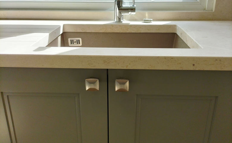 Pose d’une cuisine sur mesure moderne dans une maison à Évreux

Installation complète d’une cuisine équipée avec électroménager à Évreux 27

Montage d’un meuble de cuisine design avec rangements intégrés à Évreux

Pose d’un plan de travail en quartz dans une cuisine contemporaine à Évreux

Installation d’une cuisine ouverte avec îlot central dans l’Eure

Meuble de cuisine laqué blanc installé dans une cuisine moderne à Évreux

Aménagement d’une cuisine fonctionnelle avec rangements sur mesure à Évreux

Cuisine équipée avec façades bois et grande crédence décorative à Évreux

Cuisine design avec meubles suspendus et éclairage LED intégré à Évreux

Cuisine haut de gamme aménagée avec tiroirs et colonnes sur mesure 27

Décoration de cuisine moderne avec crédence en faïence à Évreux

Cuisine décorée avec éclairage LED et couleur taupe dans l’Eure

Ambiance chaleureuse dans une cuisine en bois clair à Évreux

Crédence décorative installée dans une cuisine contemporaine à Évreux

Décoration murale tendance dans une cuisine aménagée à Évreux 27

Cuisine équipée avec four encastré et plaque à induction à Évreux