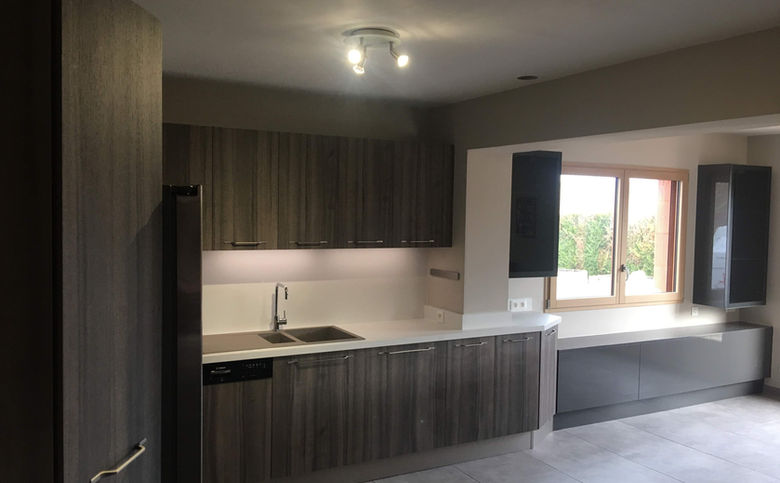 Pose d’une cuisine sur mesure moderne dans une maison à Évreux

Installation complète d’une cuisine équipée avec électroménager à Évreux 27

Montage d’un meuble de cuisine design avec rangements intégrés à Évreux

Pose d’un plan de travail en quartz dans une cuisine contemporaine à Évreux

Installation d’une cuisine ouverte avec îlot central dans l’Eure

Meuble de cuisine laqué blanc installé dans une cuisine moderne à Évreux

Aménagement d’une cuisine fonctionnelle avec rangements sur mesure à Évreux

Cuisine équipée avec façades bois et grande crédence décorative à Évreux

Cuisine design avec meubles suspendus et éclairage LED intégré à Évreux

Cuisine haut de gamme aménagée avec tiroirs et colonnes sur mesure 27

Décoration de cuisine moderne avec crédence en faïence à Évreux

Cuisine décorée avec éclairage LED et couleur taupe dans l’Eure

Ambiance chaleureuse dans une cuisine en bois clair à Évreux

Crédence décorative installée dans une cuisine contemporaine à Évreux

Décoration murale tendance dans une cuisine aménagée à Évreux 27

Cuisine équipée avec four encastré et plaque à induction à Évreux