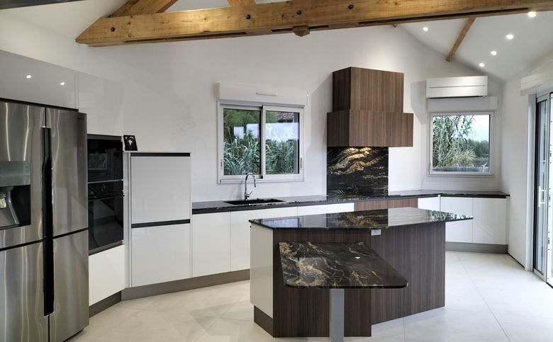 Pose d’une cuisine sur mesure moderne dans une maison à Évreux

Installation complète d’une cuisine équipée avec électroménager à Évreux 27

Montage d’un meuble de cuisine design avec rangements intégrés à Évreux

Pose d’un plan de travail en quartz dans une cuisine contemporaine à Évreux

Installation d’une cuisine ouverte avec îlot central dans l’Eure

Meuble de cuisine laqué blanc installé dans une cuisine moderne à Évreux

Aménagement d’une cuisine fonctionnelle avec rangements sur mesure à Évreux

Cuisine équipée avec façades bois et grande crédence décorative à Évreux

Cuisine design avec meubles suspendus et éclairage LED intégré à Évreux

Cuisine haut de gamme aménagée avec tiroirs et colonnes sur mesure 27

Décoration de cuisine moderne avec crédence en faïence à Évreux

Cuisine décorée avec éclairage LED et couleur taupe dans l’Eure

Ambiance chaleureuse dans une cuisine en bois clair à Évreux

Crédence décorative installée dans une cuisine contemporaine à Évreux

Décoration murale tendance dans une cuisine aménagée à Évreux 27