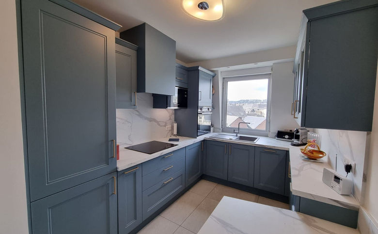 Pose d’une cuisine sur mesure moderne dans une maison à Évreux

Installation complète d’une cuisine équipée avec électroménager à Évreux 27

Montage d’un meuble de cuisine design avec rangements intégrés à Évreux

Pose d’un plan de travail en quartz dans une cuisine contemporaine à Évreux

Installation d’une cuisine ouverte avec îlot central dans l’Eure

Meuble de cuisine laqué blanc installé dans une cuisine moderne à Évreux

Aménagement d’une cuisine fonctionnelle avec rangements sur mesure à Évreux

Cuisine équipée avec façades bois et grande crédence décorative à Évreux

Cuisine design avec meubles suspendus et éclairage LED intégré à Évreux

Cuisine haut de gamme aménagée avec tiroirs et colonnes sur mesure 27

Décoration de cuisine moderne avec crédence en faïence à Évreux

Cuisine décorée avec éclairage LED et couleur taupe dans l’Eure

Ambiance chaleureuse dans une cuisine en bois clair à Évreux

Crédence décorative installée dans une cuisine contemporaine à Évreux

Décoration murale tendance dans une cuisine aménagée à Évreux 27

Cuisine équipée avec four encastré et plaque à induction à Évreux