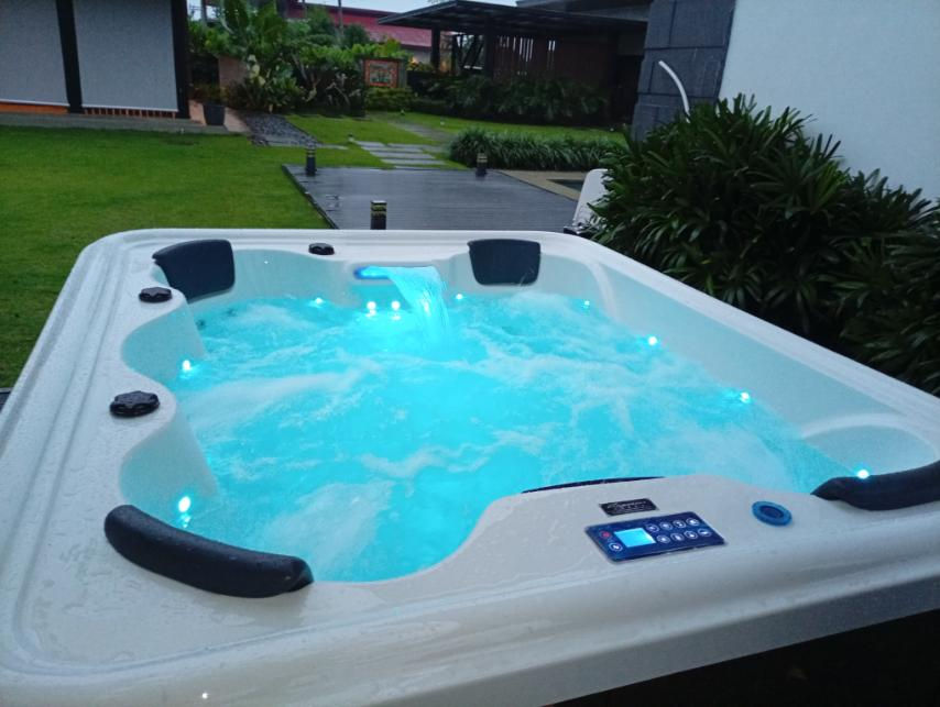 Superior Haven Outdoor Jacuzzi