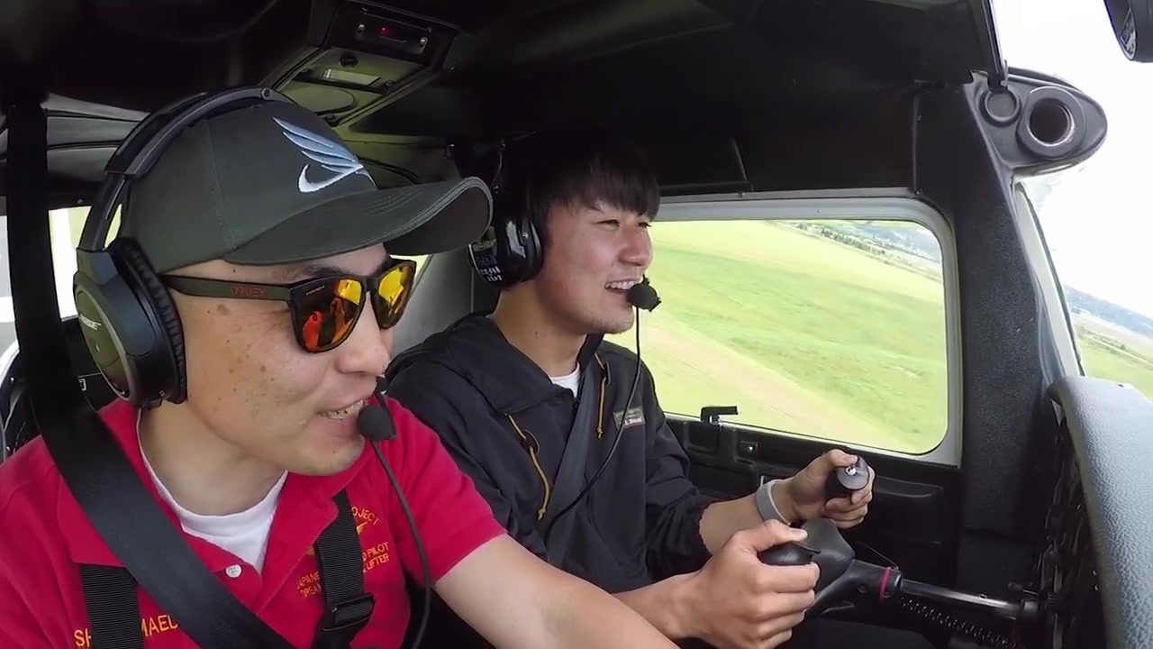 (Ken’s flight) It's really interesting to see reactions of people I take to discovery flight at their take-offs. Some people just scream with excitement while others just smile without saying anything. AeroZypanguProject provides the moment that re