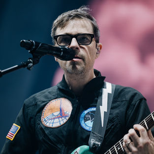 Photo of Rivers Cuomo of Weezer at Rogers Arena in Vancouver.