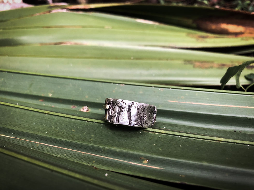 Thumbnail: The Alligator + AIR Ring