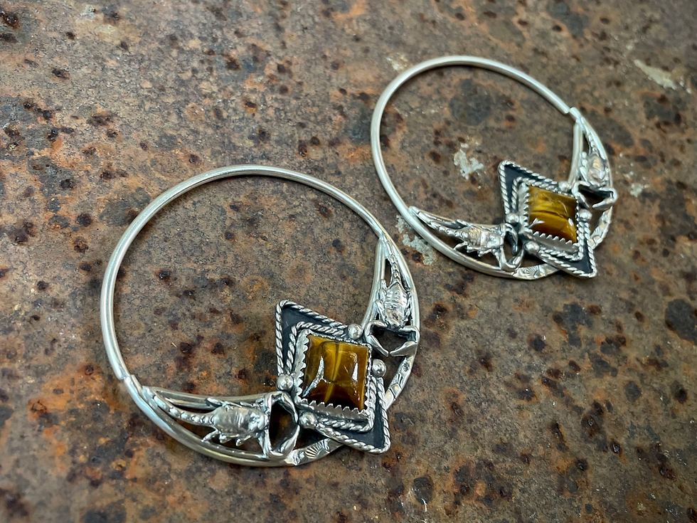 Thumbnail: The Tiger's Eye Scorpion Venom Weights